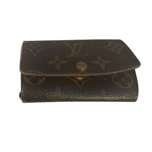 Louis Vuitton Brown and Gold Monogram key holder used condition